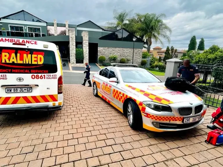 A Ralmed ambulance and response car at a call-out